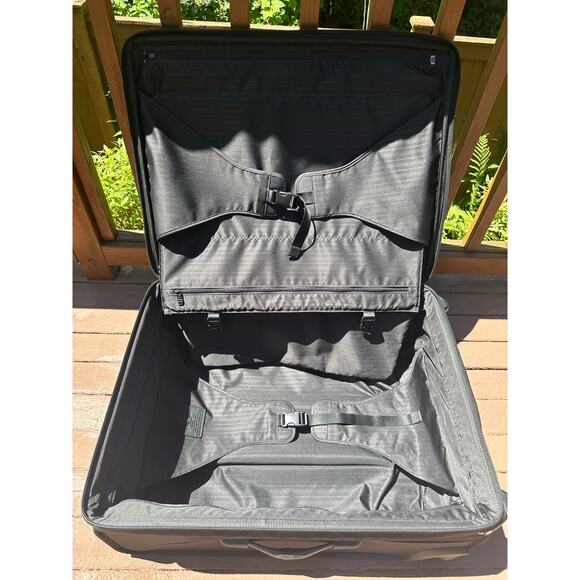 Tumi Alpha 22026DH Black Medium Trip Expandable Suitcase w/ garment bag - Picture 9 of 16